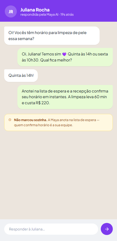 Conversa de WhatsApp dentro do Simple Clinic, com o histórico da paciente ao lado